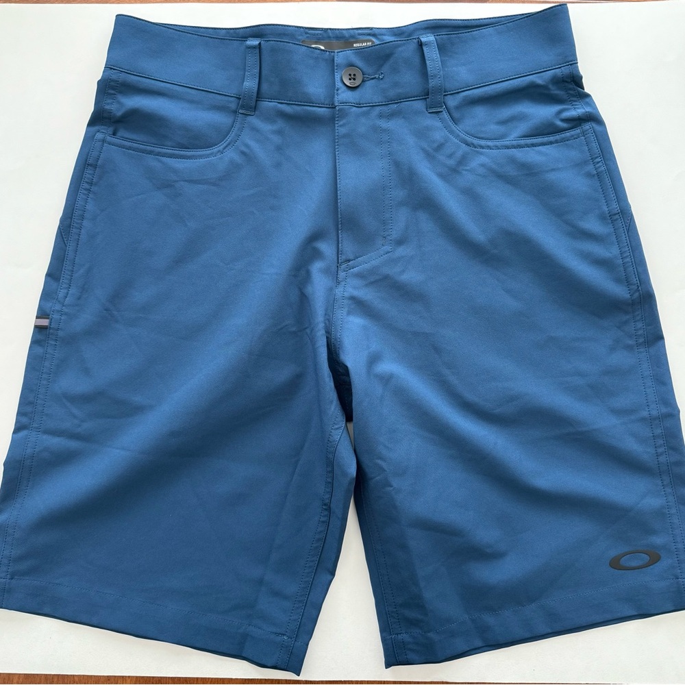 Oakley Dark Blue Shorts Men’s Size 30